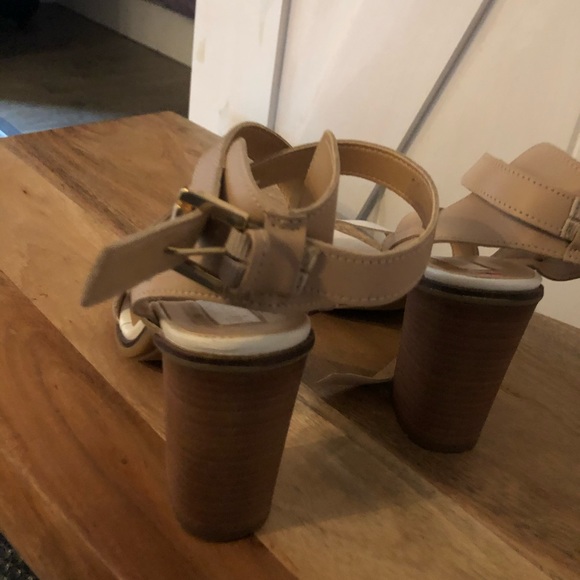 Cute Sumer heels - Picture 3 of 3